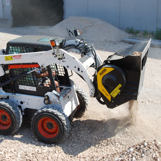 MB Crushers Bucket Crusher | Model MB-L140 S2 | Mouth Opening Width 29′′ | Oil Flow Range 26 GPM | For Skid Steers, Excavators, Loader & Backhoe Loaders