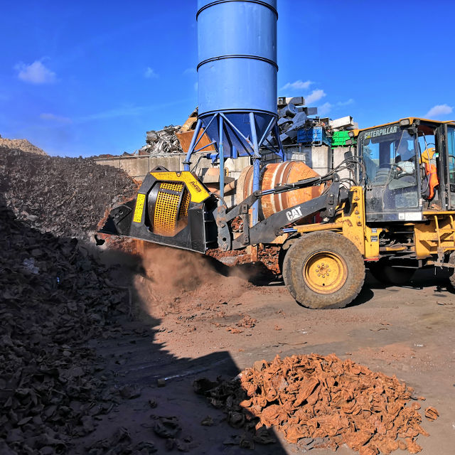 MB Crushers Screening Bucket | Model MB-LS170 S2 | Width 71" | Machine Size 6.5-15 Tons | For Loaders & Backhoe Loaders