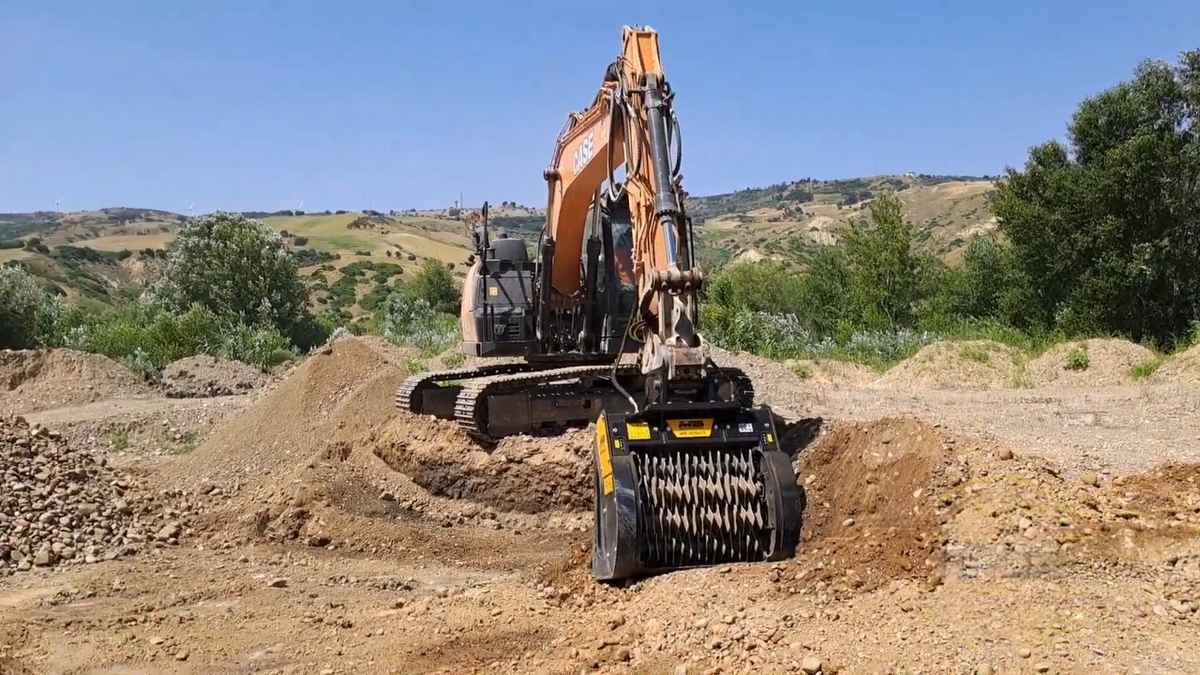 MB Crusher Shafts Screener | Model MB-HDS407 | Overall Width 30" | Machine Size 3.5–5.5 Ton | For Excavators