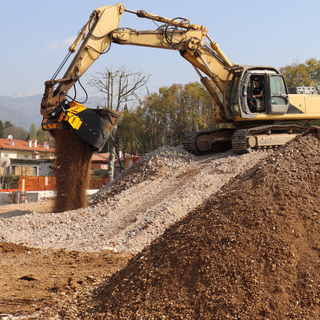 MB Crushers Padding Bucket | Model MB-HDS523 | Width 81" | Machine Size 27-41 Tons | For Excavators