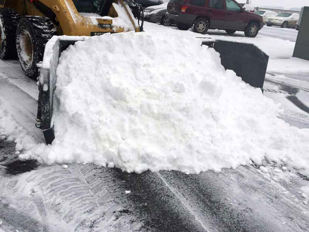 Virnig | V60 Hydraulic Snow Blade/Pusher for skid steer