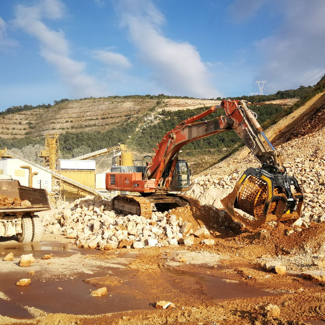 MB Crushers Screening Bucket | Model  MB-S23 | Width 91" | Machine Size 35-50 Tons | For Excavators