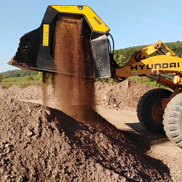 MB Crushers Screening Bucket | Model MB-LS220 S2 | Width 79" | Machine Size 12-25 Tons | For Loaders