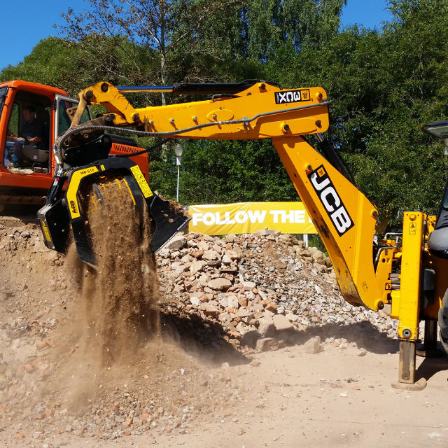 MB Crushers Screening Bucket | Model MB-S10 S4 | Width 67" | Machine Size 15-25 Tons | For Excavators & Backhoe Loaders
