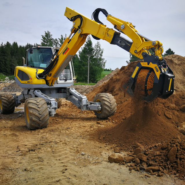 MB Crushers Screening Bucket | Model MB-S10 S4 | Width 67" | Machine Size 15-25 Tons | For Excavators & Backhoe Loaders