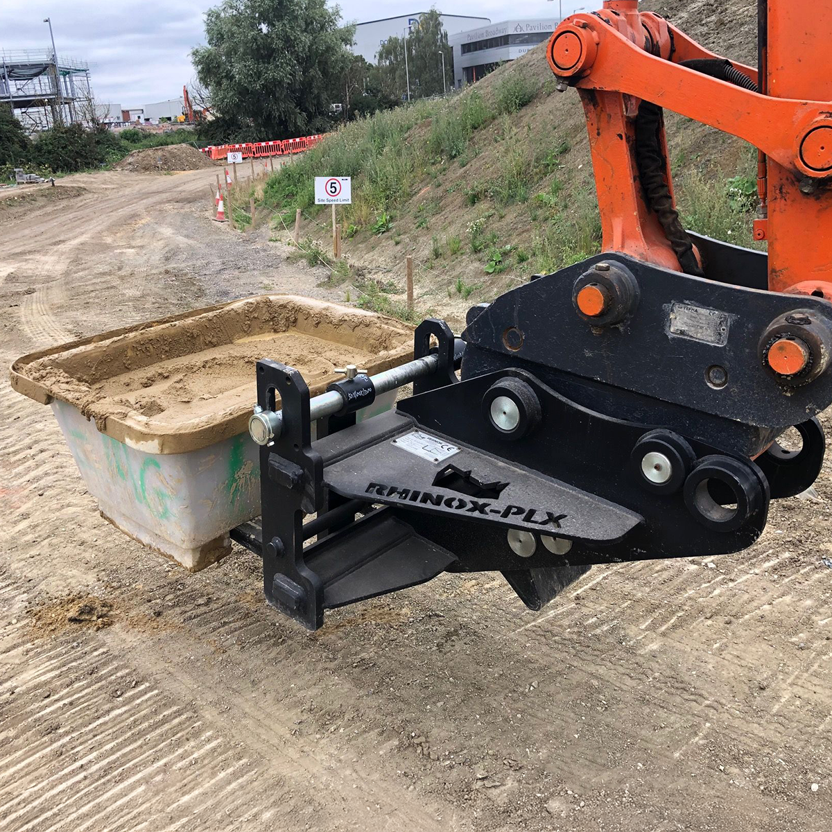 CAT 323 Pallet Forks