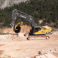 MB Crushers Bucket Crusher | Model  BF135.8 | Mouth Opening Width 51" | Machine Size 43+ Tons | For Excavator