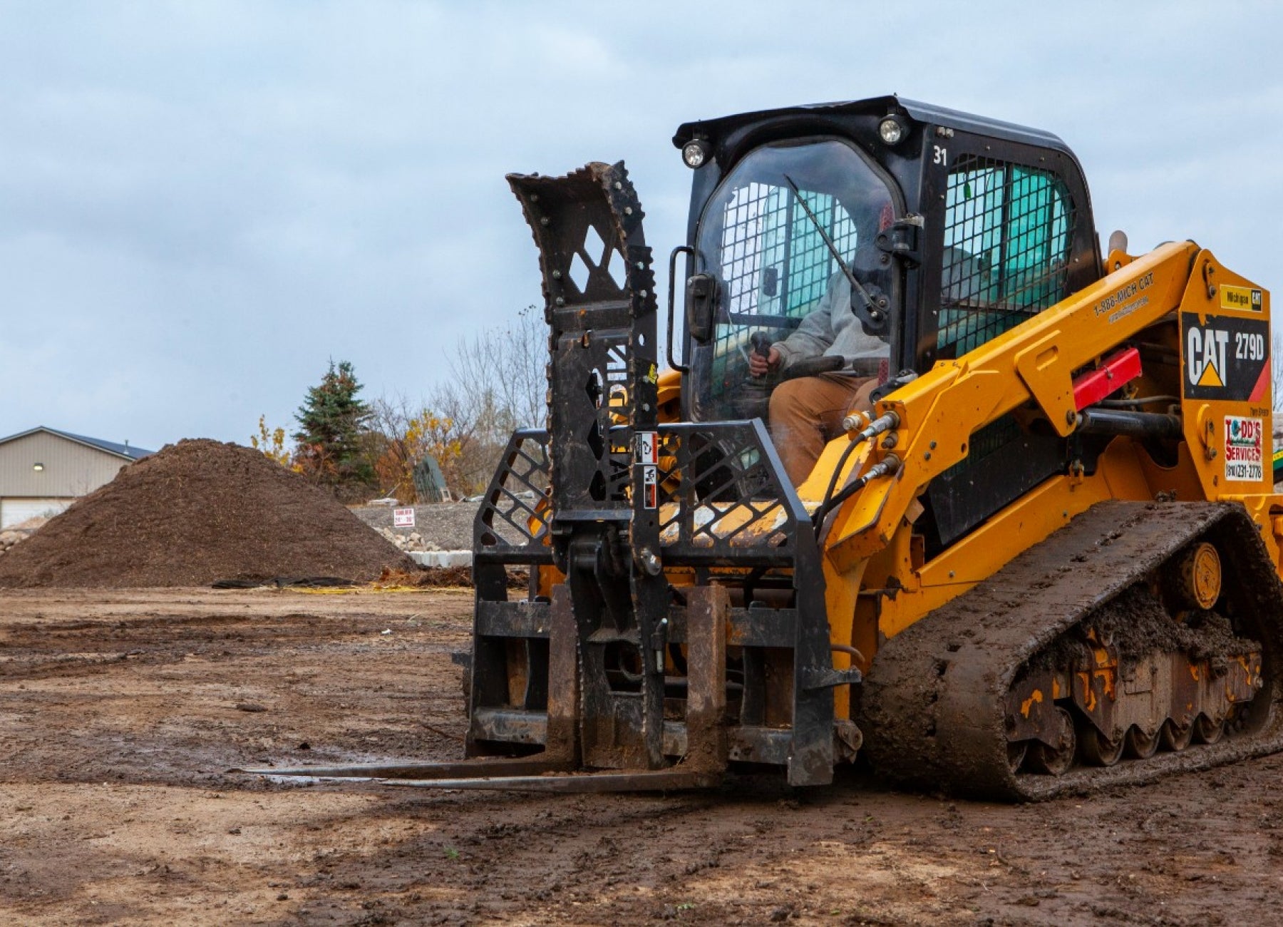 Paladin | Sharkbite Grapple for Skid Steer