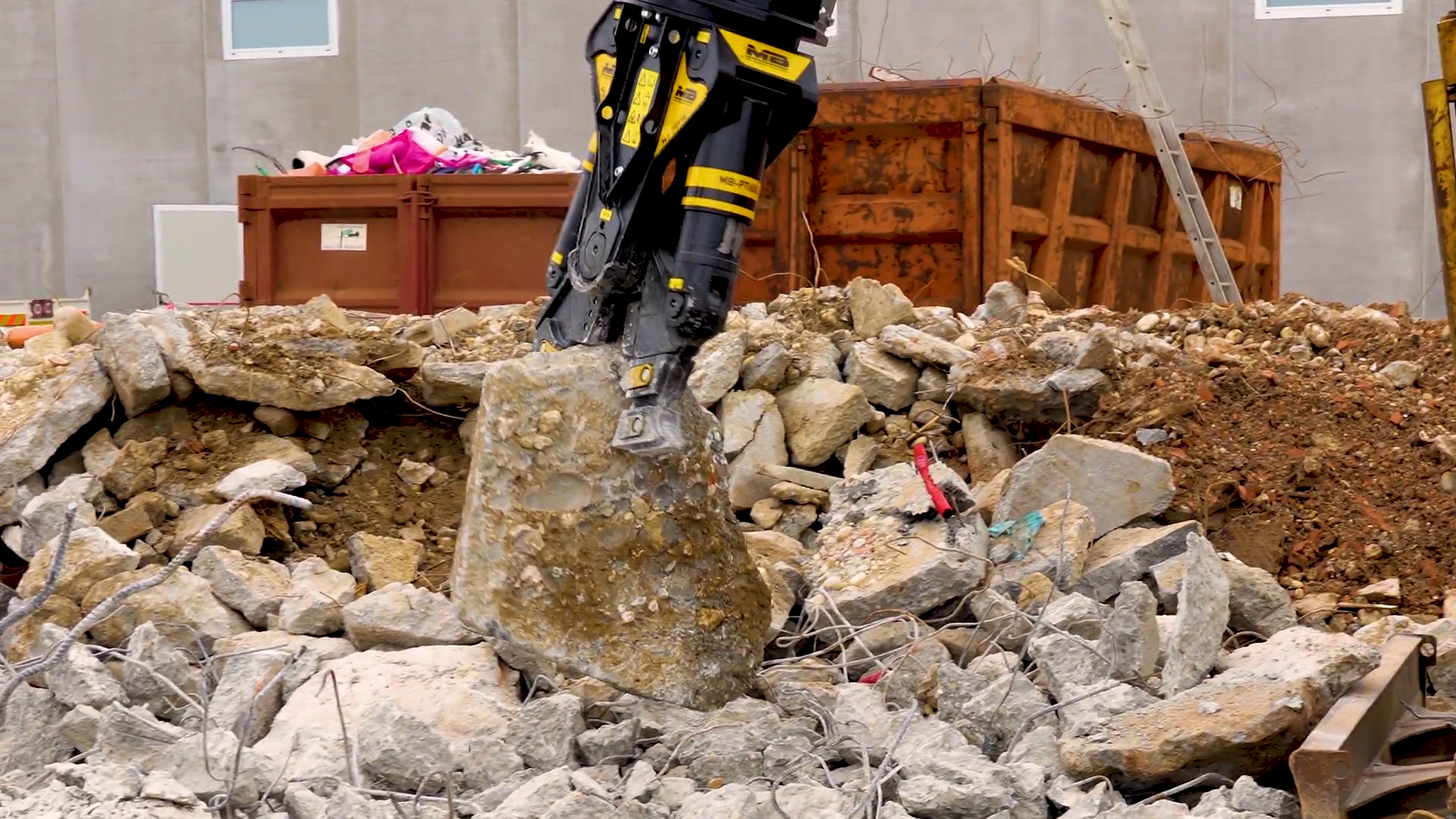 MB Crusher Demolition Pulverizer | Model MB-PT1650 | Overall Width 55" | Machine Size 19-25 Tons | For Excavators