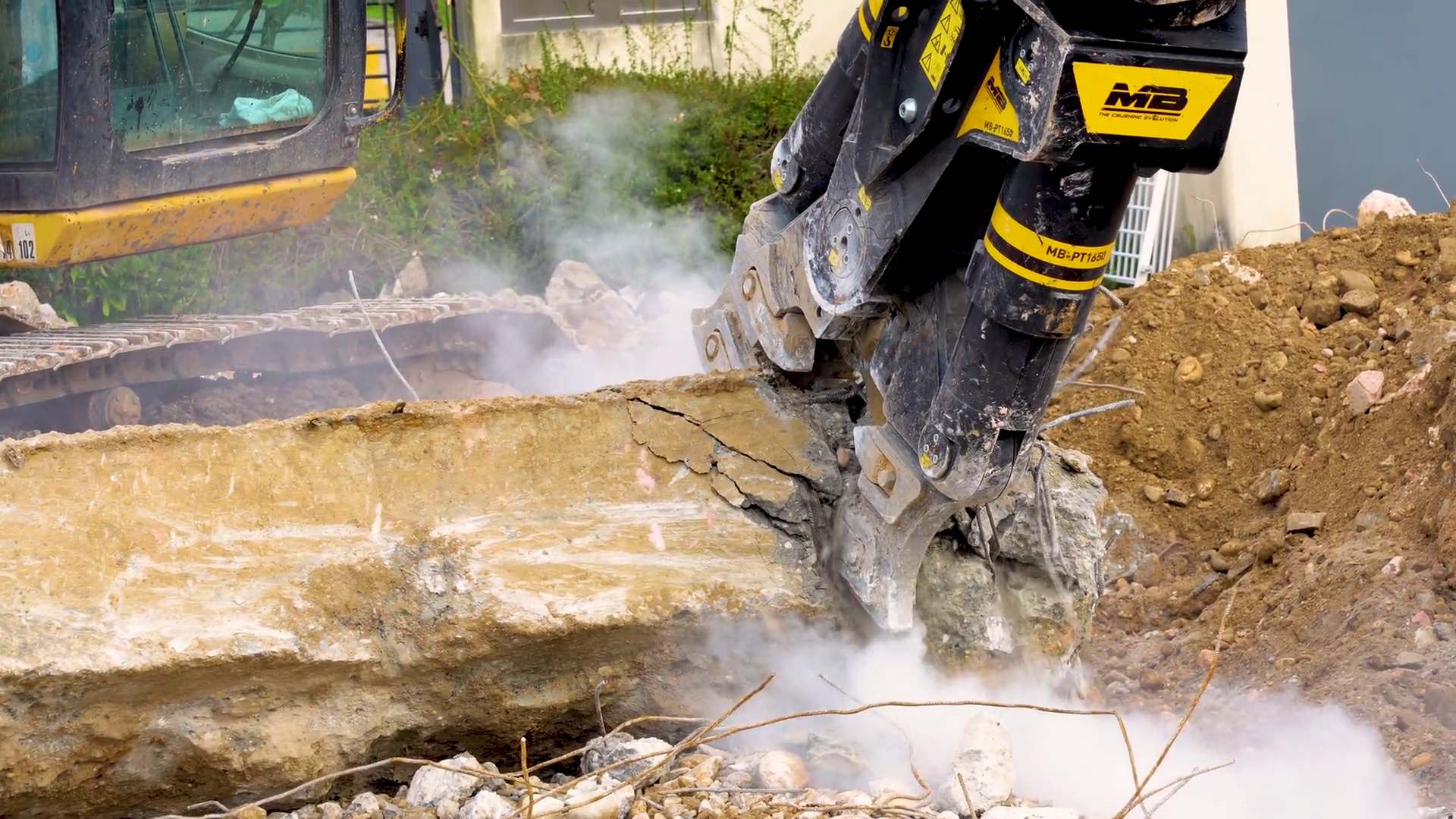 MB Crusher Demolition Pulverizer | Model MB-PT1650 | Overall Width 55" | Machine Size 19-25 Tons | For Excavators